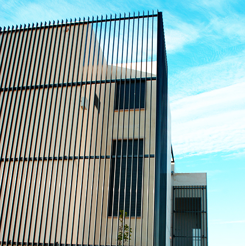 Casa Redondo — Ripado vertical e materialidade