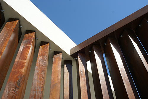 Casa Santiago — Fachada sul com abertura de vãos